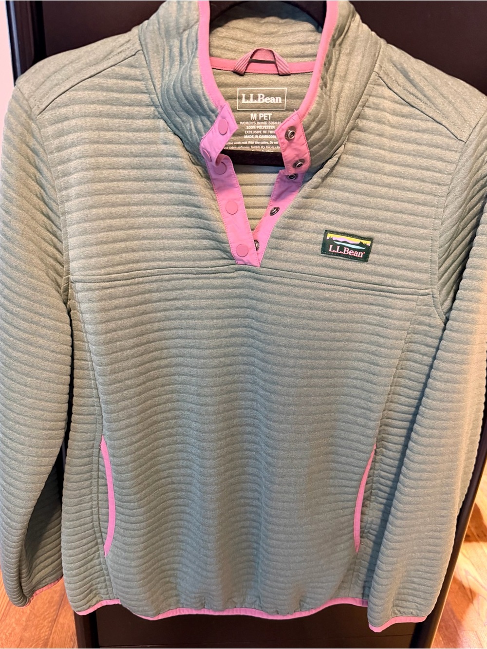 L.L. Bean Women's Sage Green Quilted Pullover with Pink Trim Medium Petite
